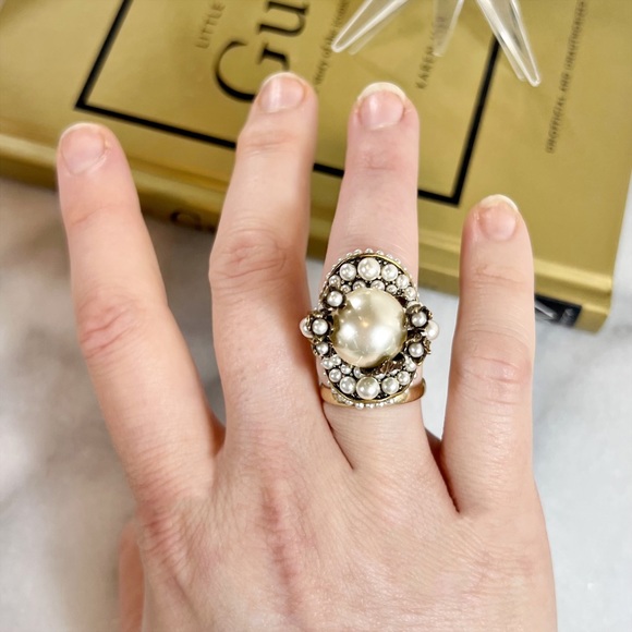 |SOLD| Gucci White & Pearl Beaded Tulip Cocktail Ring - Picture 5 of 9